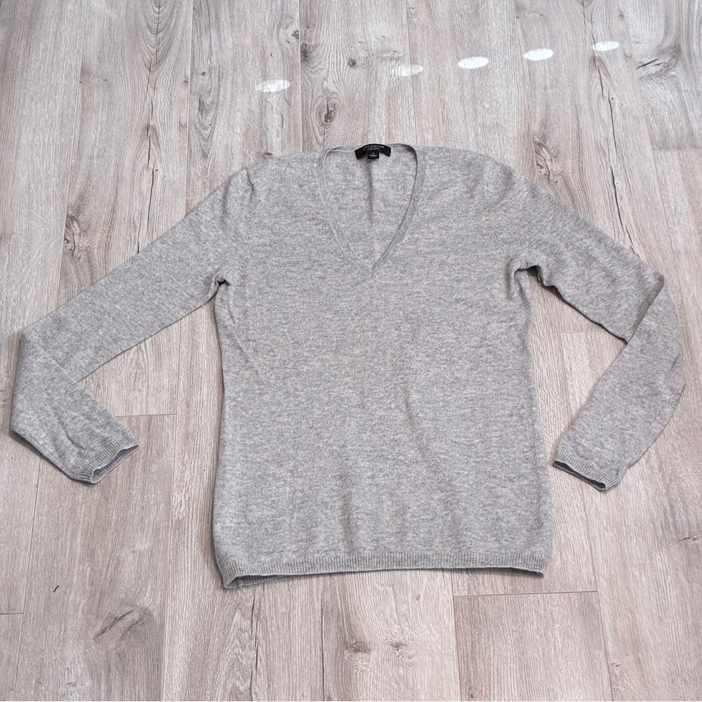 Cashmere Ann Taylor Gray V-Neck Sweater